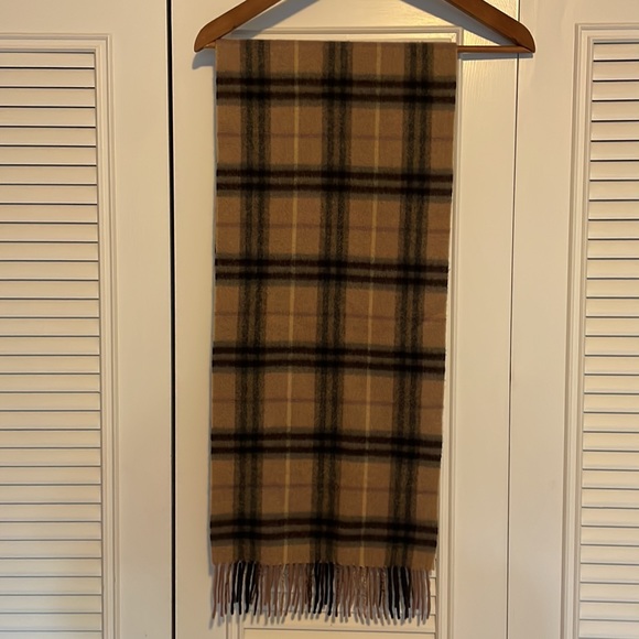 Burberry cashmere scarf - Picture 3 of 3